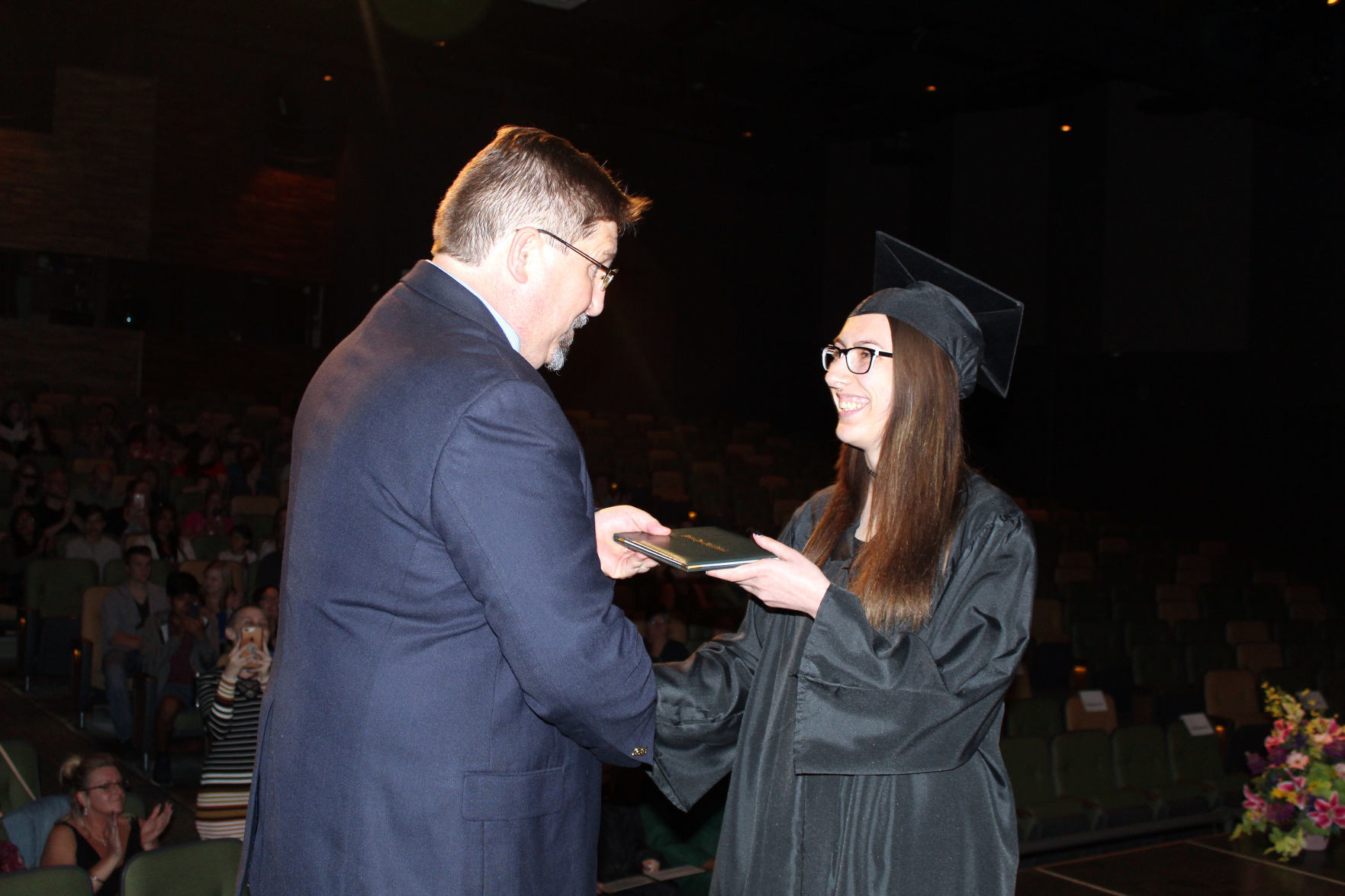 060419-ctzn-news-dsl-grad015.jpg